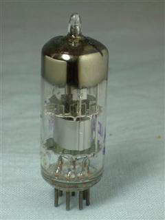 Válvulas eletrônicas pentodo amplificadoras com base subminiatura de sete pinos - Válvula DF96 Philips - Usada