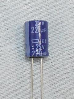 Capacitor eletrolítico 220uF 25V