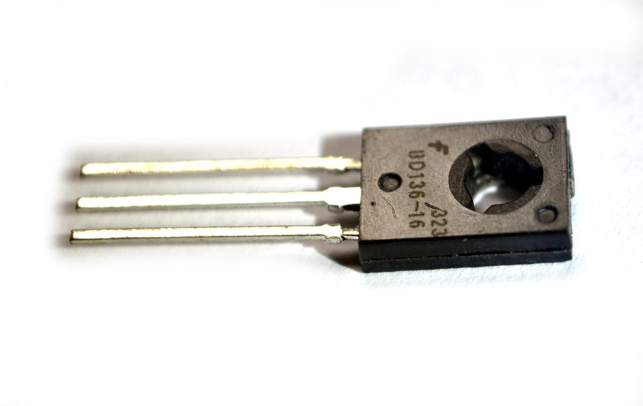Transistores de Potência - Transistor BD136